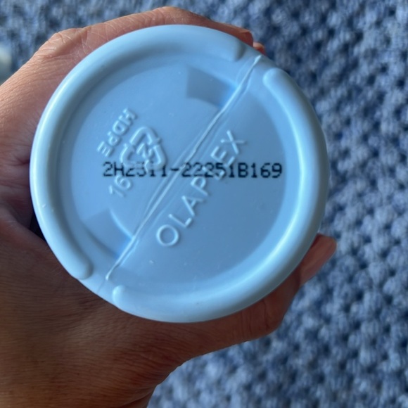 OLAPLEX Nº.4C BOND MAINTENANCE CLARIFYING SHAMPOO - Picture 4 of 9